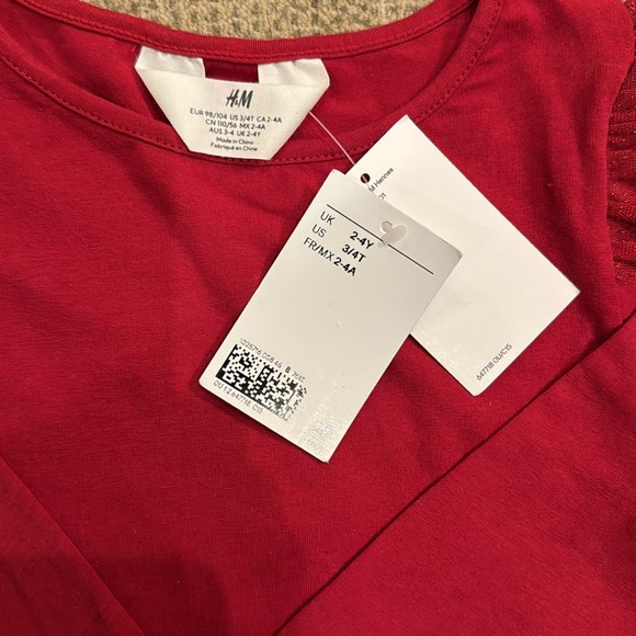 NWT ~ H&M RED LONG SLEEVED TOP W/ RUFFLE SHOULDERS - Picture 3 of 8